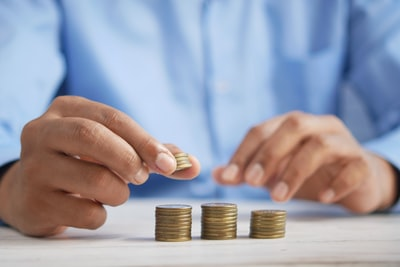 check the budget of google ads, man counting coins